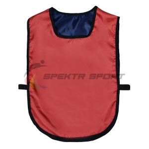 Купить Манишка футбольная двусторонняя универсальная Spektr Sport красно-синяя в Рубцовске 